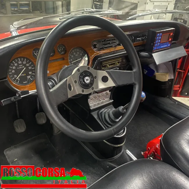 Volante Lancia Fulvia replica Ferrero montato interno