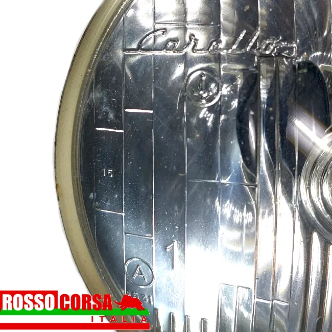 Gruppo ottico anteriore centrale Fulvia 1°serie. Originale Carello, usato ottime condizioni. Dettaglio scritte faro