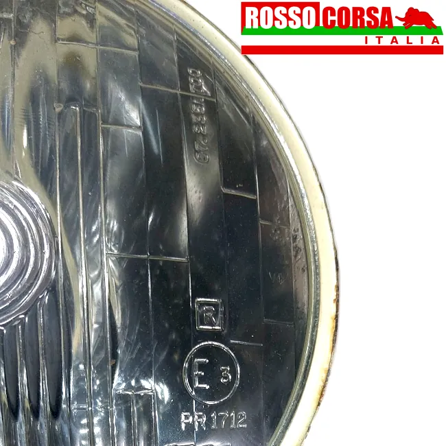 Gruppo ottico anteriore centrale Fulvia 1°serie. Originale Carello, usato ottime condizioni. Dettaglio scritte faro