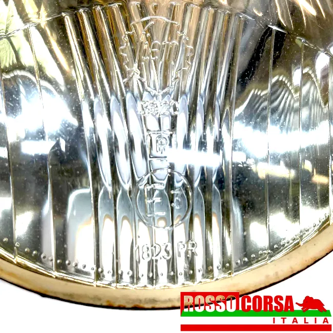 Gruppo ottico anteriore centrale Fulvia 1°serie. Originale Siem, usato ottime condizioni. Dettaglio scritte faro