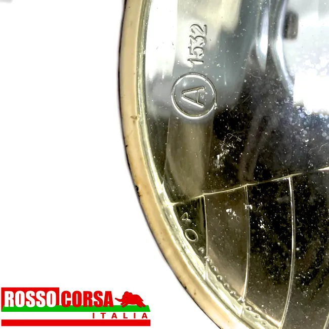 Gruppo ottico anteriore centrale Fulvia 1°serie. Originale Siem, usato ottime condizioni. Dettaglio scritte faro