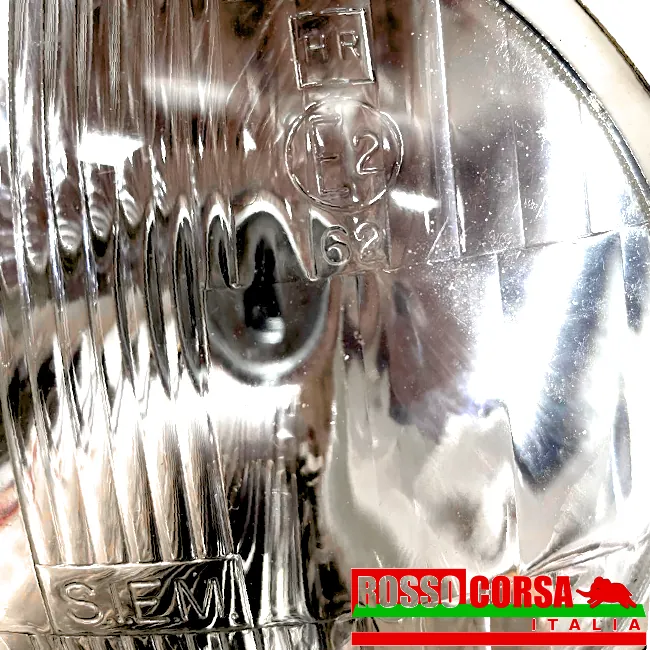 Gruppo ottico anteriore centrale Fulvia 2°serie. Originale Siem, usato ottime condizioni. Dettaglio scritte faro