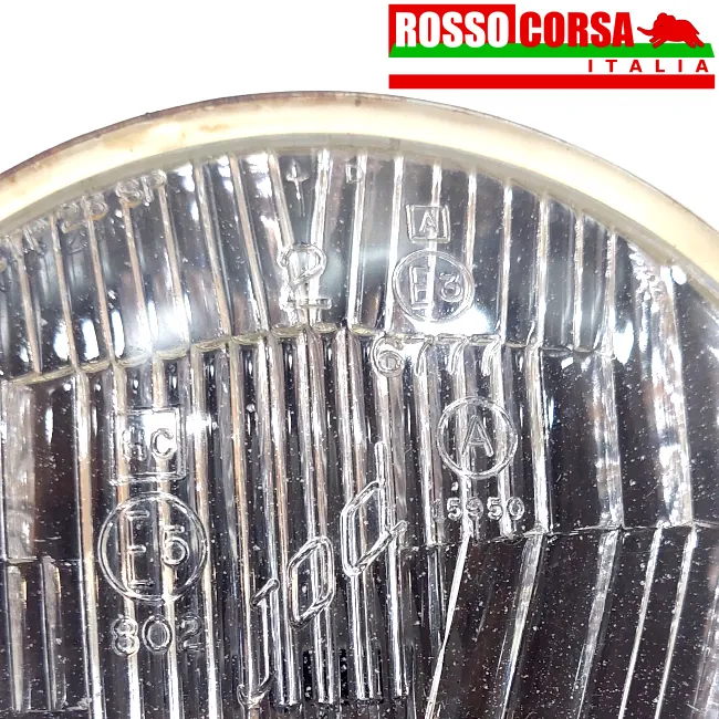 Gruppo ottico anteriore laterale Fulvia 2°serie. Originale Carello, usato ottime condizioni. Dettaglio scritte faro