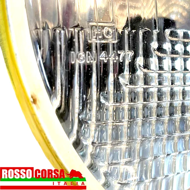 Gruppo ottico anteriore laterale Fulvia 2°serie. Originale Carello, usato ottime condizioni. Dettaglio scritte faro