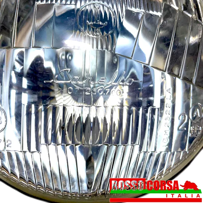 Gruppo ottico anteriore laterale Fulvia 1°serie. Originale Carello, usato ottime condizioni. Dettaglio scritte faro